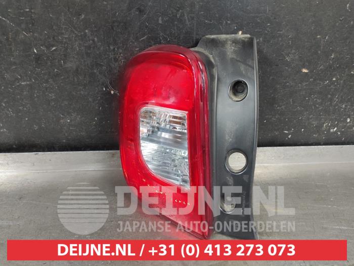 Nissan Micra Achterlicht links O684491