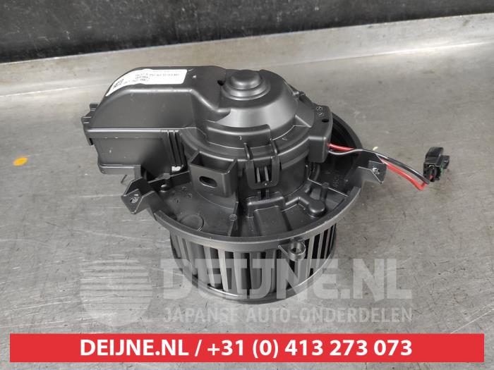 Toyota Aygo X Heating and ventilation fan motor O684756