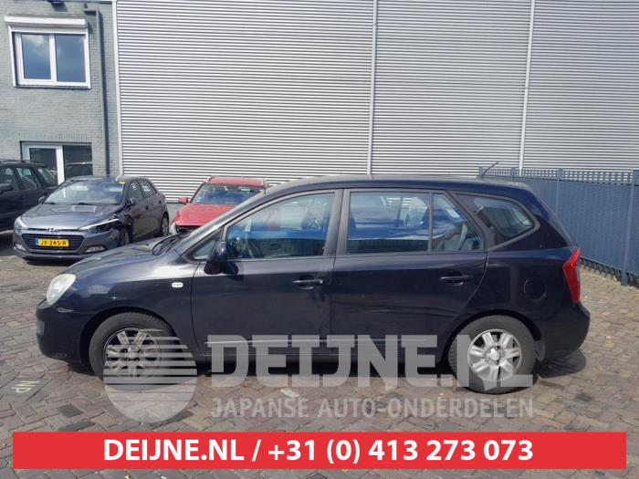 Kia Carens Türscheibe 4-türig links vorne O685115