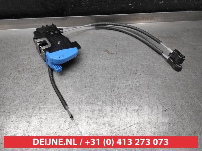 Hyundai Veloster Front door lock mechanism 4-door, right O9990009537
