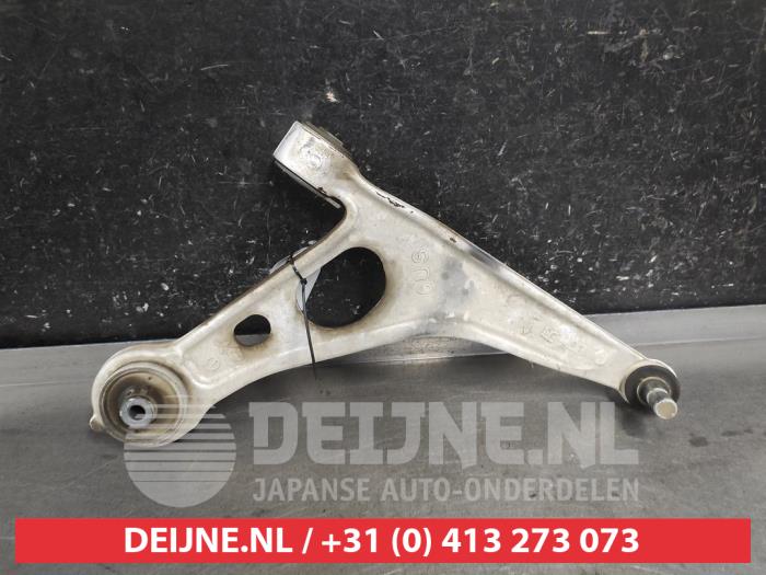 Nissan Qashqai Front lower wishbone, right O685431