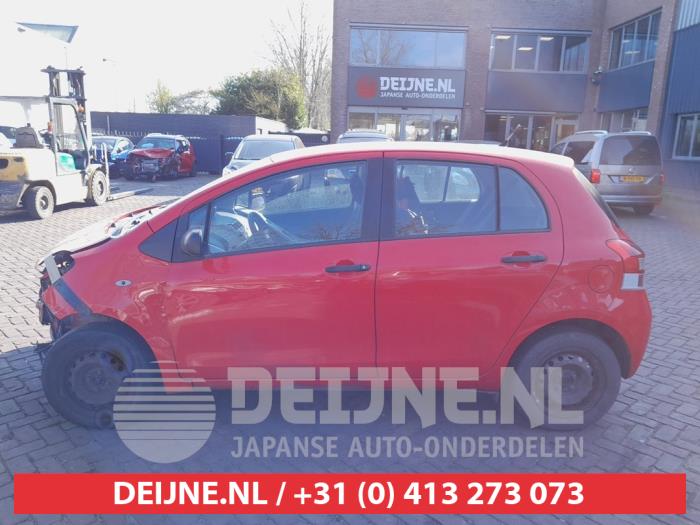Toyota Yaris Driehoeks Ruit links-achter O685512