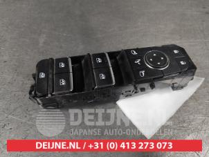 Gebruikte Combischakelaar ramen Nissan Qashqai (J12) 1.5 VC-T e-Power 16V Prijs € 75,00 Margeregeling aangeboden door V.Deijne Jap.Auto-onderdelen BV