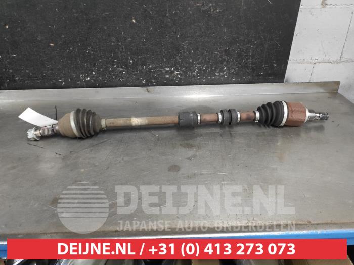 Nissan Juke Aandrijfas rechts-voor O685729