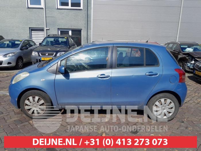 Toyota Yaris Türscheibe 4-türig links hinten O685756