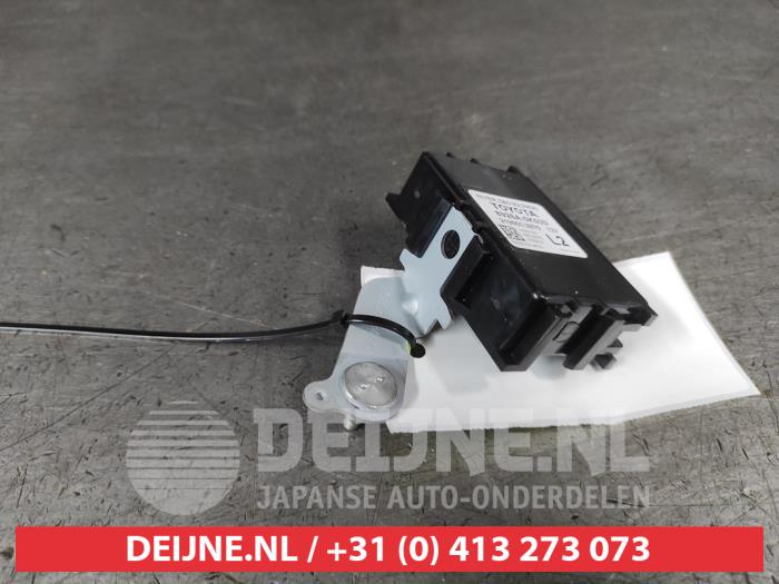 Gebruikte Start/stop condensator Toyota Hilux V/VI 2.8 D4D-F 16V 4x4 Prijs op aanvraag aangeboden door V.Deijne Jap.Auto-onderdelen BV