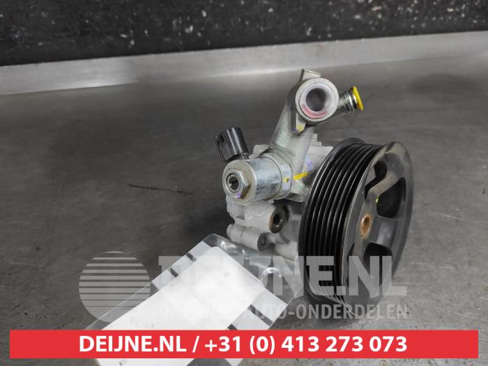 Gebruikte Stuurpomp Toyota Hilux V/VI 2.8 D4D-F 16V 4x4 Prijs € 150,00 Margeregeling aangeboden door V.Deijne Jap.Auto-onderdelen BV