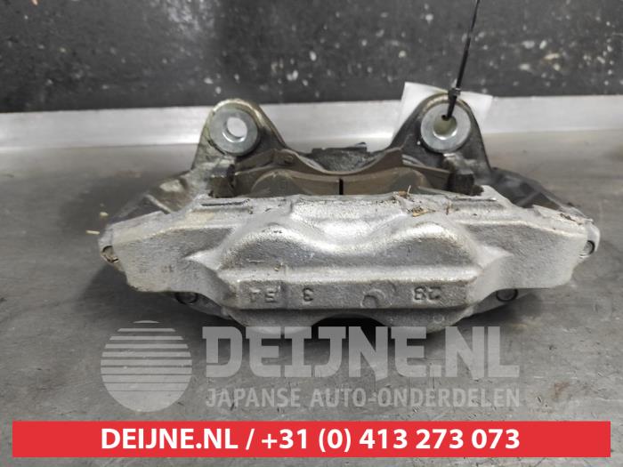 Toyota Hilux Remklauw (Tang) links-voor O685810