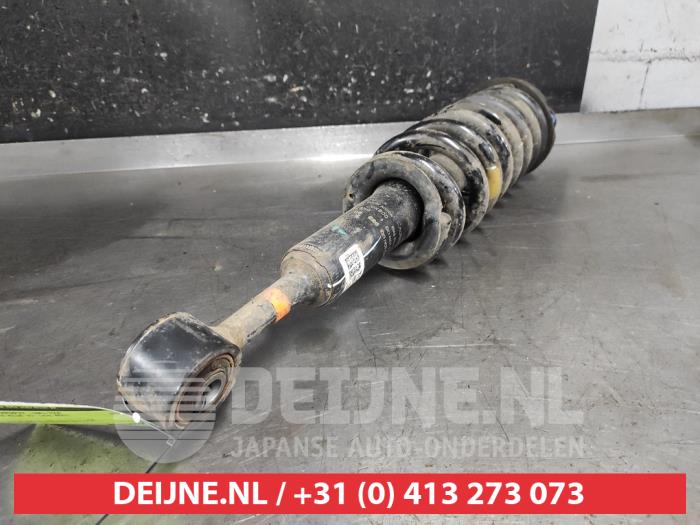 Toyota Hilux Stoßdämpferstrebe links vorne O685812