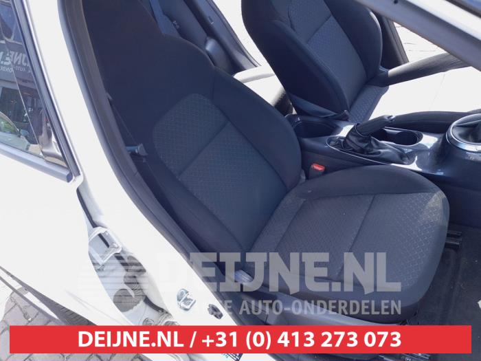 Nissan Juke Sitz rechts O685850