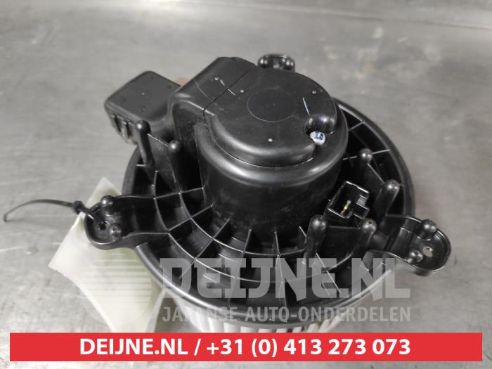 Suzuki Swift Heizung Belüftungsmotor O686354