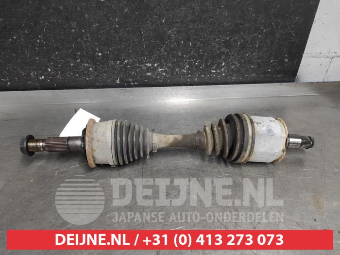 Gebruikte Aandrijfas links-voor Toyota Land Cruiser 90 (J9) 3.0 TD Prijs € 100,00 Margeregeling aangeboden door V.Deijne Jap.Auto-onderdelen BV