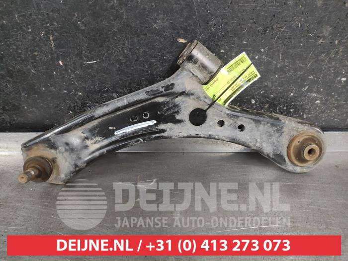 Suzuki SX-4 Front lower wishbone, left O686901