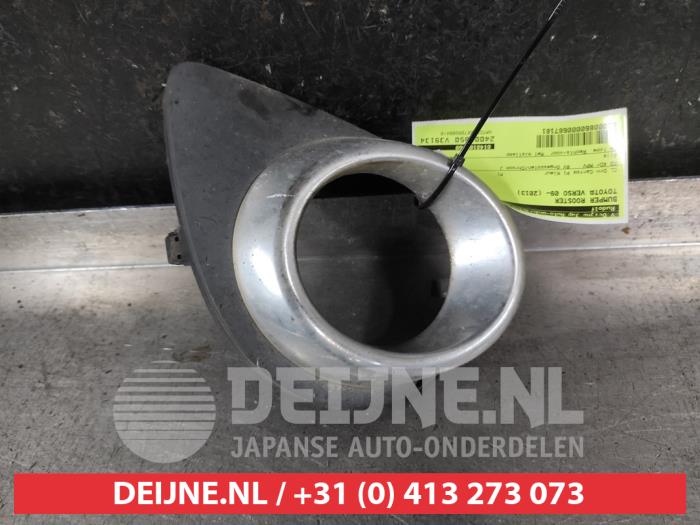 Toyota Verso Bumper grille O687181