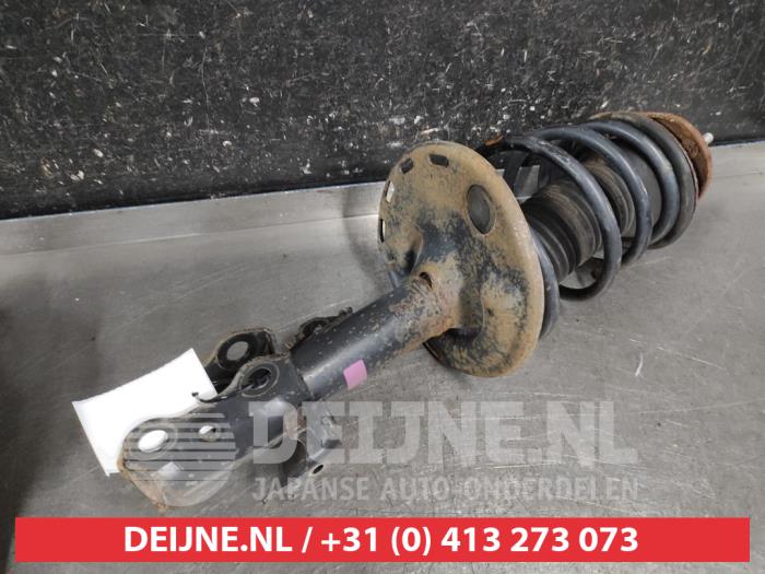 Toyota Verso Stoßdämpferstrebe links vorne O687183
