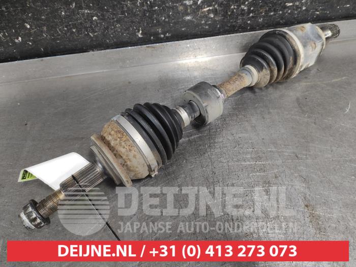 Gebruikte Aandrijfas links-voor Toyota Verso 2.0 16V D-4D-F Prijs € 75,00 Margeregeling aangeboden door V.Deijne Jap.Auto-onderdelen BV