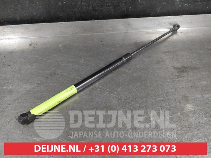 Nissan Qashqai Rear gas strut, left O687280