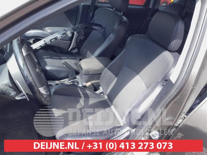 Mitsubishi Outlander Stoel rechts O687274
