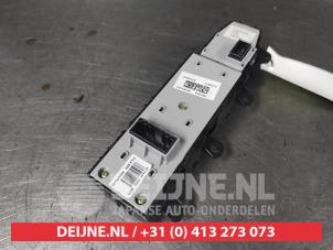 Kia Niro Combischakelaar ramen O687301 foto 2
