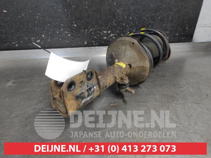 Toyota Avensis Stoßdämpferstrebe links vorne O687360