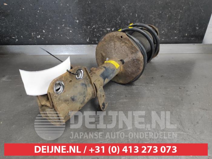 Toyota Avensis Stoßdämpferstrebe rechts vorne O687362