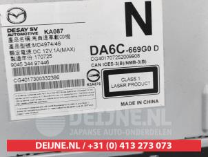 Mazda 2 CD player O687530 photo 3