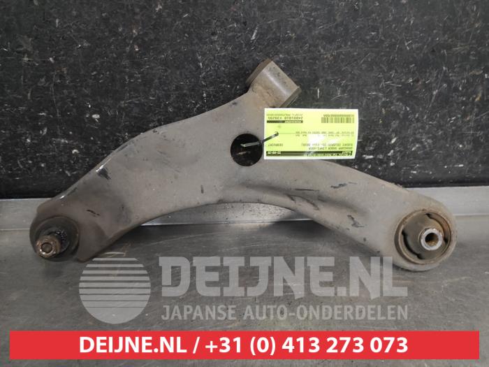 Suzuki Celerio Draagarm onder links-voor O687694