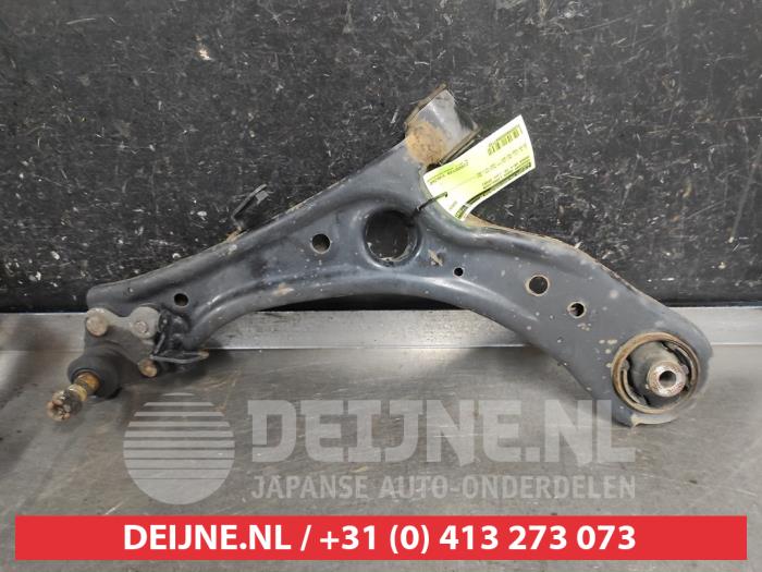 Honda HR-V Front lower wishbone, left O687710