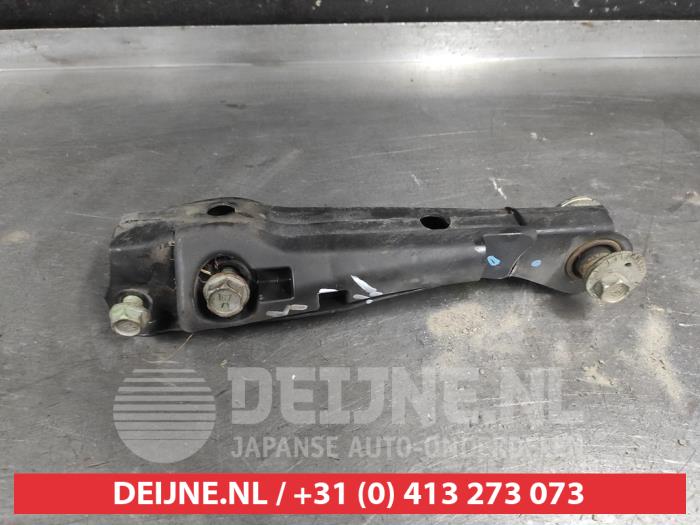 Nissan Qashqai Querlenker links hinten O687798