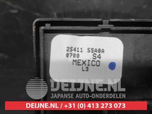 Nissan Leaf Electric window switch O688031 photo 2