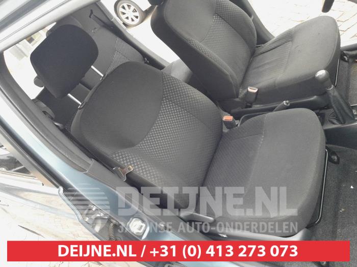 Daihatsu Materia Stoel rechts O688285
