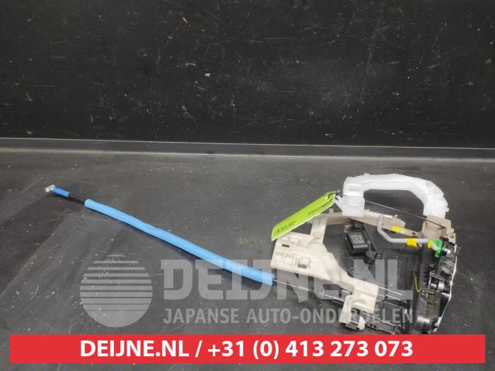 Kia Ceed Sportswagon Door lock mechanism 4-door, front left O688545