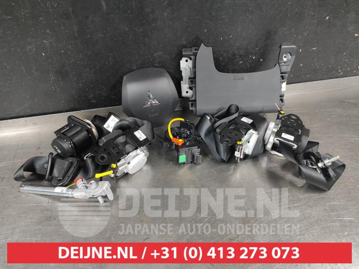 Mitsubishi Eclipse Cross Airbag set O688571