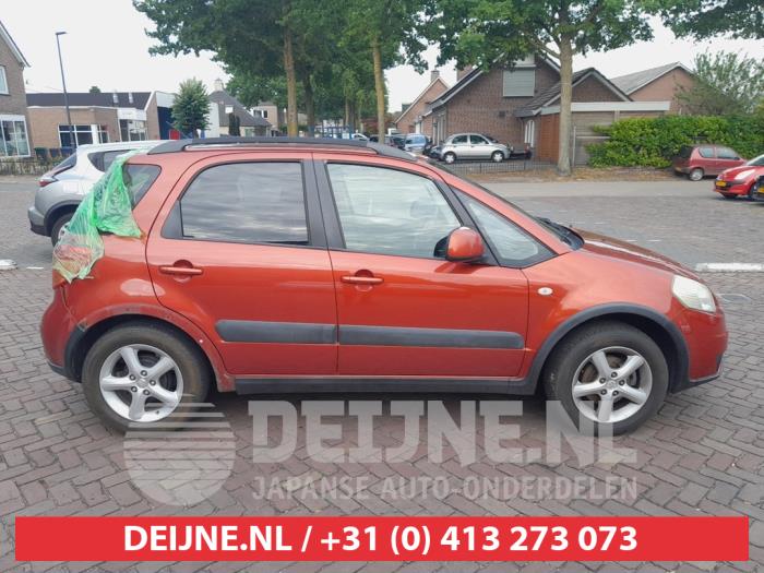 Suzuki SX-4 Portier 4Deurs rechts-achter O688661
