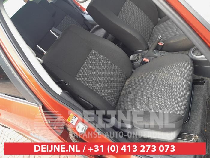 Suzuki SX-4 Sitz rechts O688677