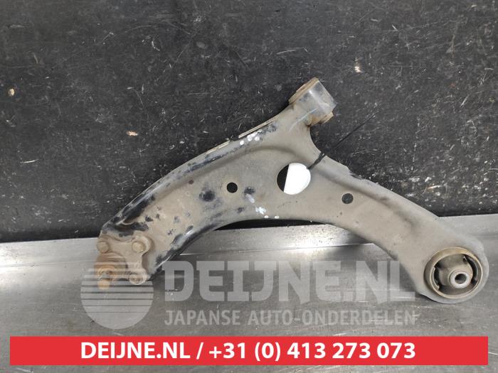 Hyundai Tucson Front lower wishbone, left O688738