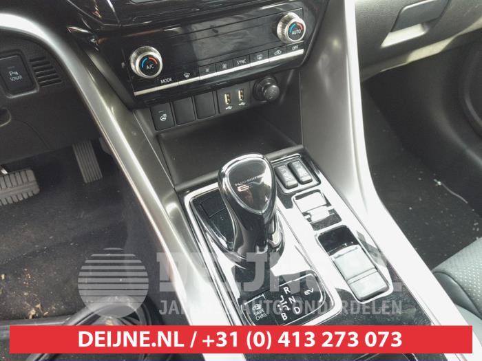 Mitsubishi Eclipse Cross Heater control panel O689110