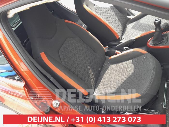 Toyota Aygo X Sitz rechts O689238