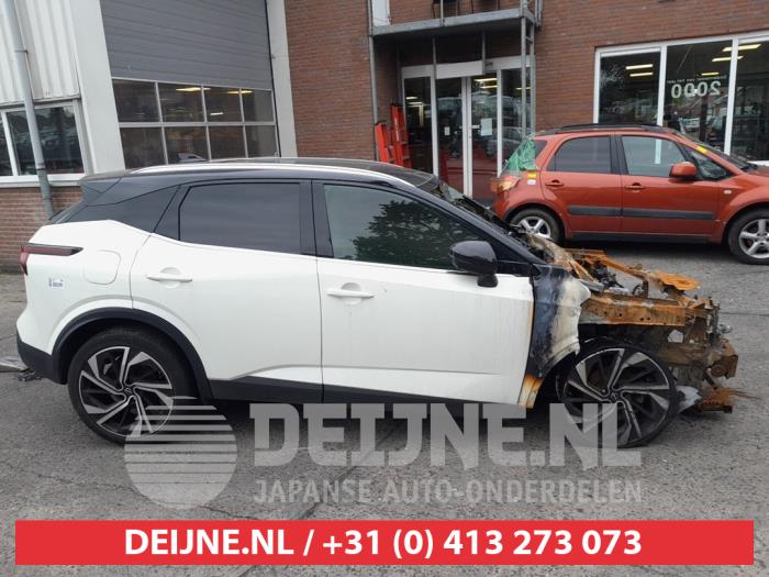 Nissan Qashqai Extra window 4-door, right O689281