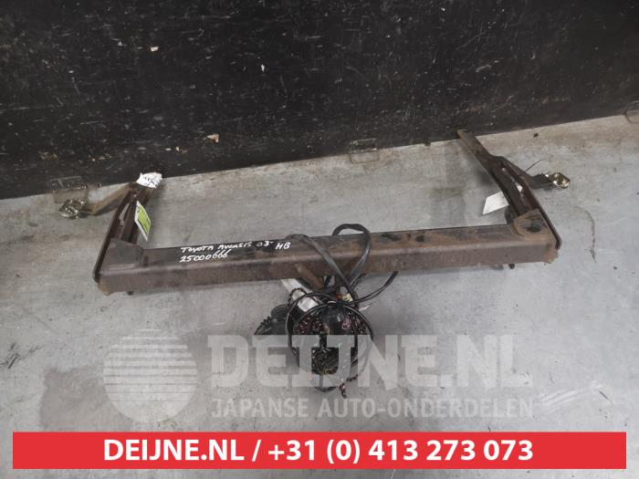 Toyota Avensis Anhängerkupplung O689361
