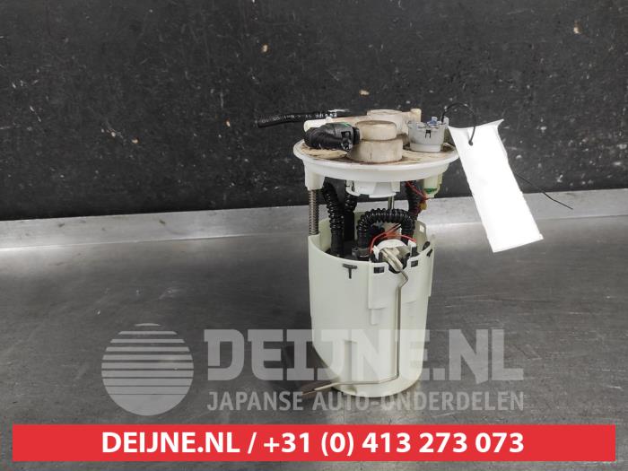 Gebruikte Tank element Pomp Toyota Avensis (T25/B1D) 2.0 16V VVT-i D4 Prijs € 75,00 Margeregeling aangeboden door V.Deijne Jap.Auto-onderdelen BV