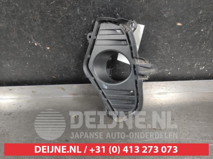 Toyota Rav-4 Bumper grille O689475
