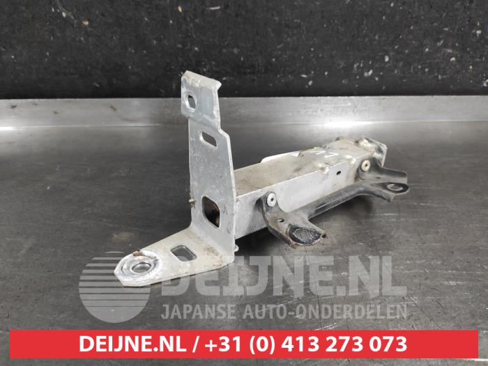 Toyota Rav-4 Front bumper bracket, left O689537