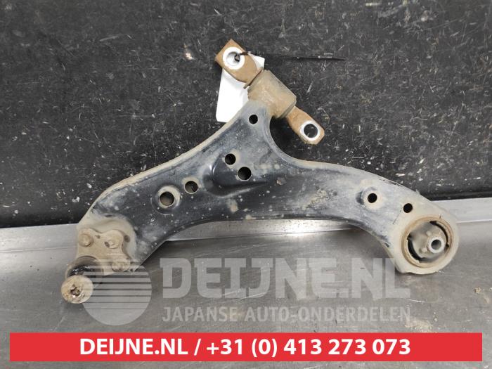 Toyota Rav-4 Front lower wishbone, left O689541