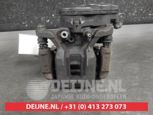 Toyota Rav-4 Rear brake calliper, right O689556 photo 3