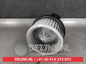Toyota Avensis Kachel Ventilatiemotor O689566 foto 2