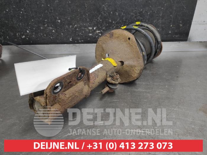 Toyota Avensis Stoßdämpferstrebe links vorne O689575