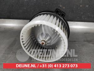 Toyota Avensis Kachel Ventilatiemotor O689730 foto 2