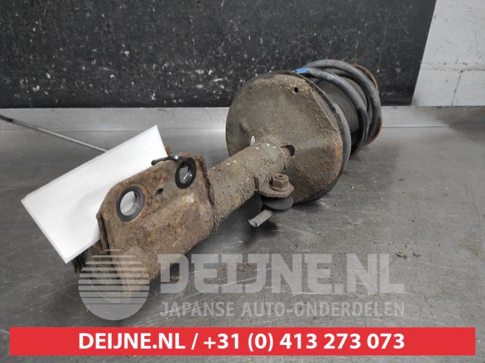 Toyota Avensis Stoßdämpferstrebe links vorne O689739