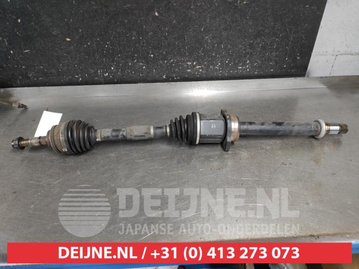 Gebruikte Steekas rechts-voor Toyota Avensis (T25/B1D) 2.0 16V VVT-i D4 Prijs € 50,00 Margeregeling aangeboden door V.Deijne Jap.Auto-onderdelen BV